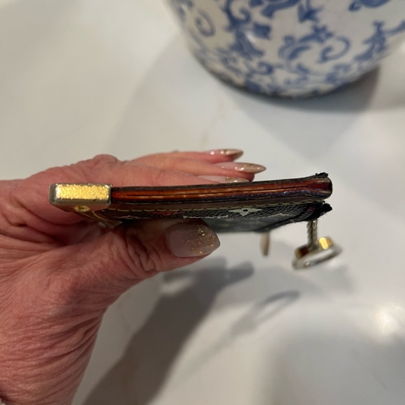 EUC LV Murakami coin pouch/key chain - Picture 6 of 8